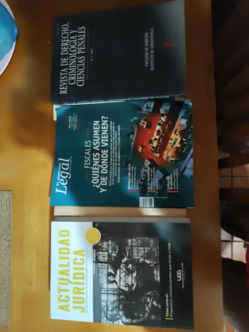 Colección de libros de derecho y revistas jurídica - 4