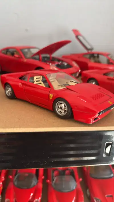 Modelo a escala Ferrari 308 GTB 1/24 rojo - miniatura 2