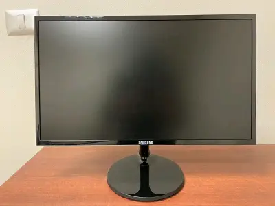 Monitor Samsung LED 24 pulgadas Full HD - miniatura 1