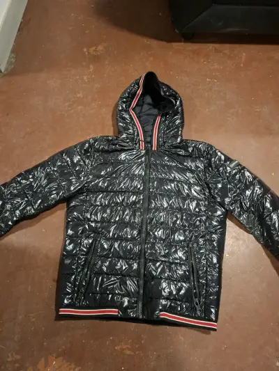 Chaqueta acolchada negra Calvin Klein con capucha - miniatura 1
