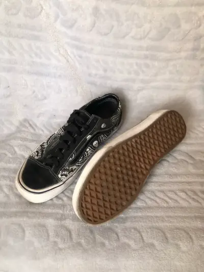 Zapatillas Vans  con diseño de calaveras - miniatura 3