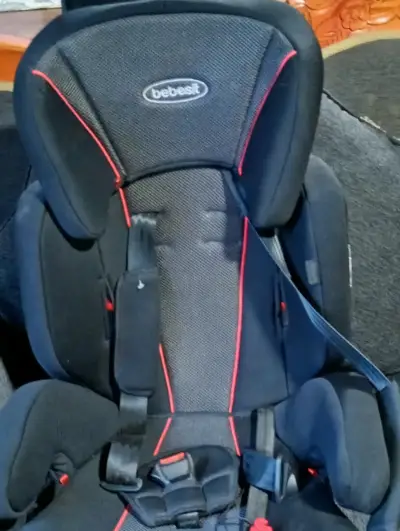 Silla de Auto Bebesit Negra con Detalles Rojos - miniatura 5