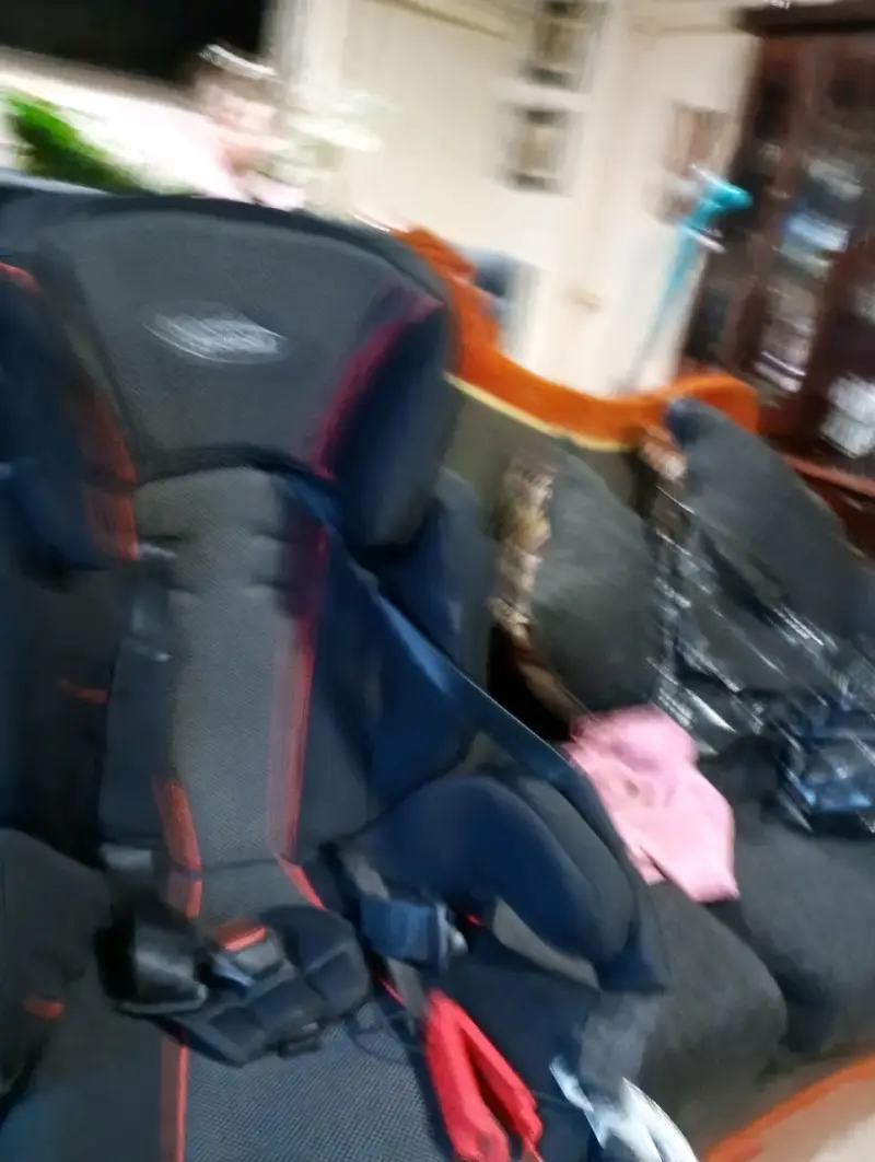 Silla de Auto Bebesit Negra con Detalles Rojos - 6
