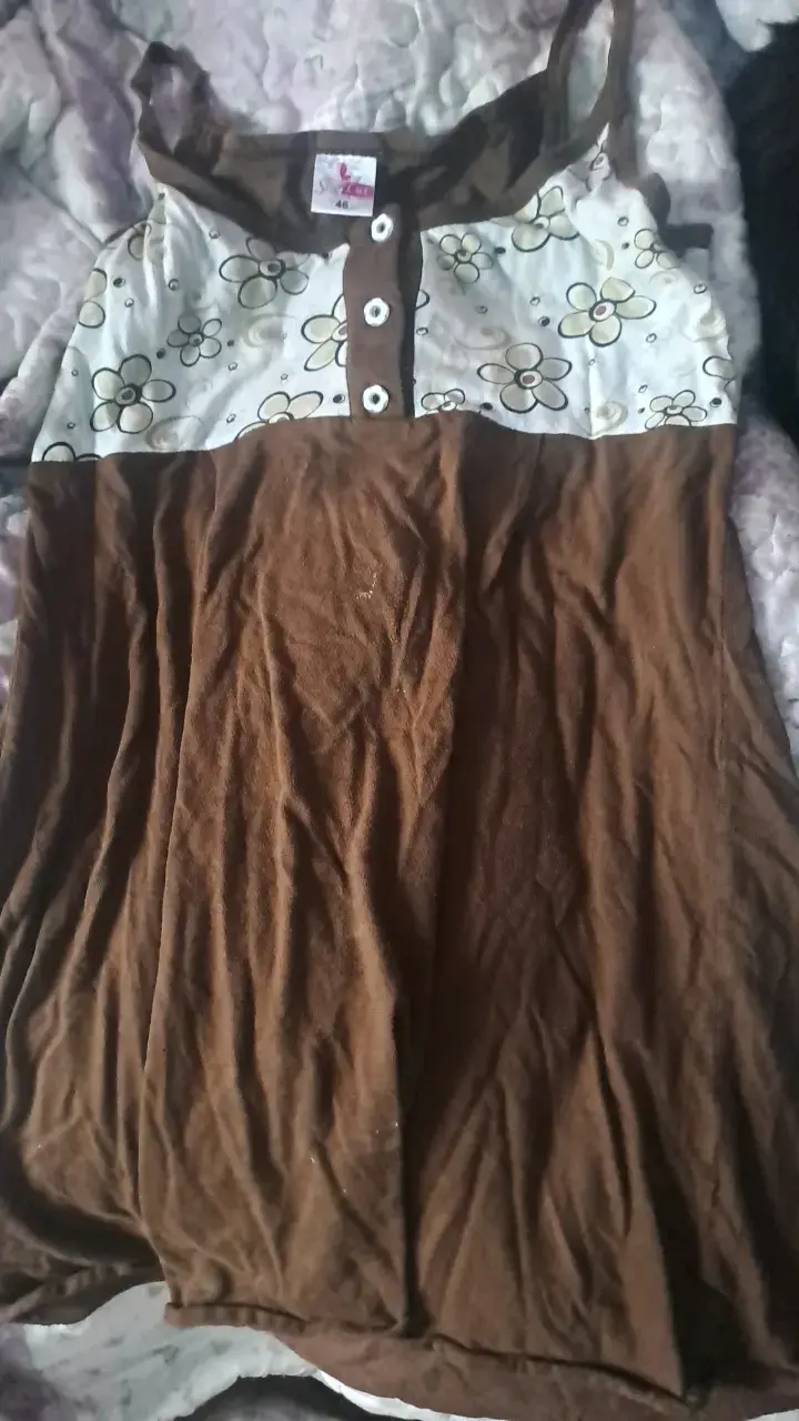 Vestido casual marrón con estampado floral - 1