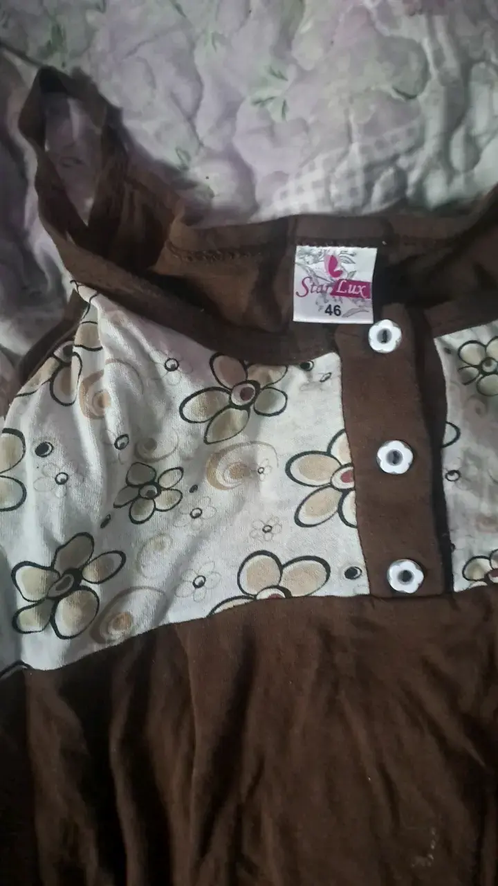 Vestido casual marrón con estampado floral - 2