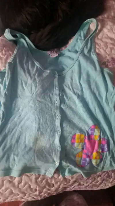 Polera sin mangas azul con diseño floral - miniatura 1