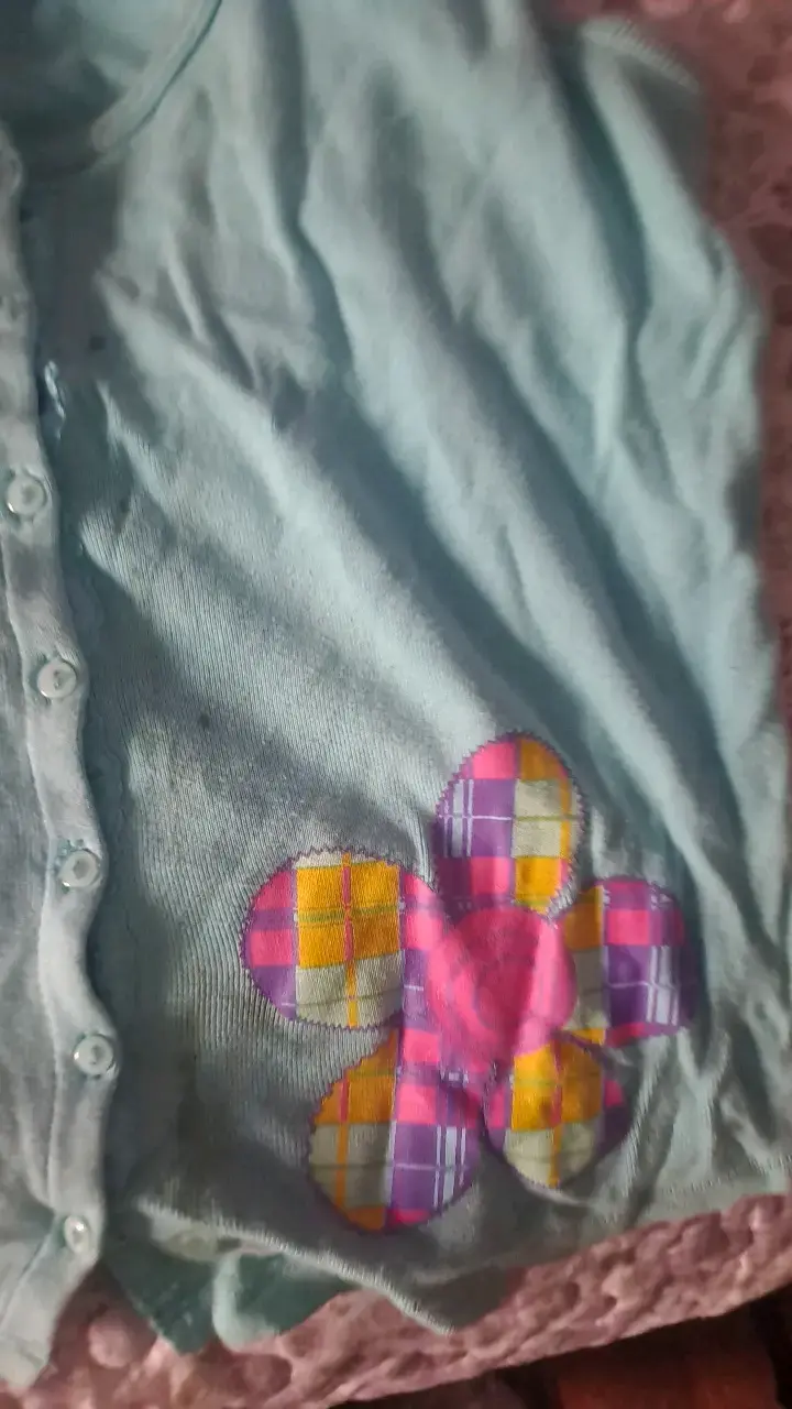 Polera sin mangas azul con diseño floral - 2