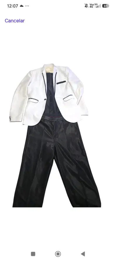 Terno/Traje de hombre blanco con detalles negros - miniatura 2
