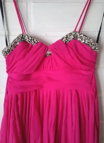 Vestido de fiesta fucsia con pedrería - miniatura 2