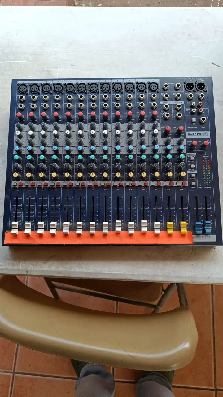 Mezclador de Audio Soundcraft EPM12 - 1