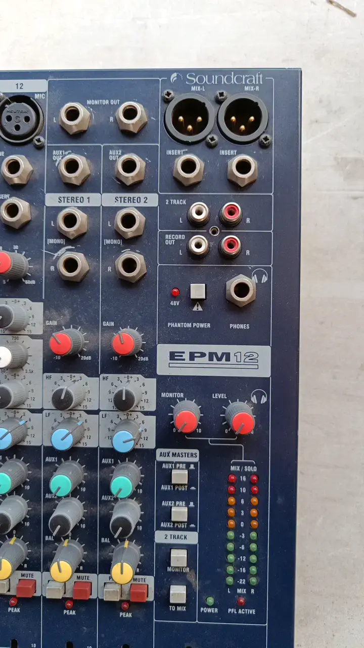 Mezclador de Audio Soundcraft EPM12 - 2