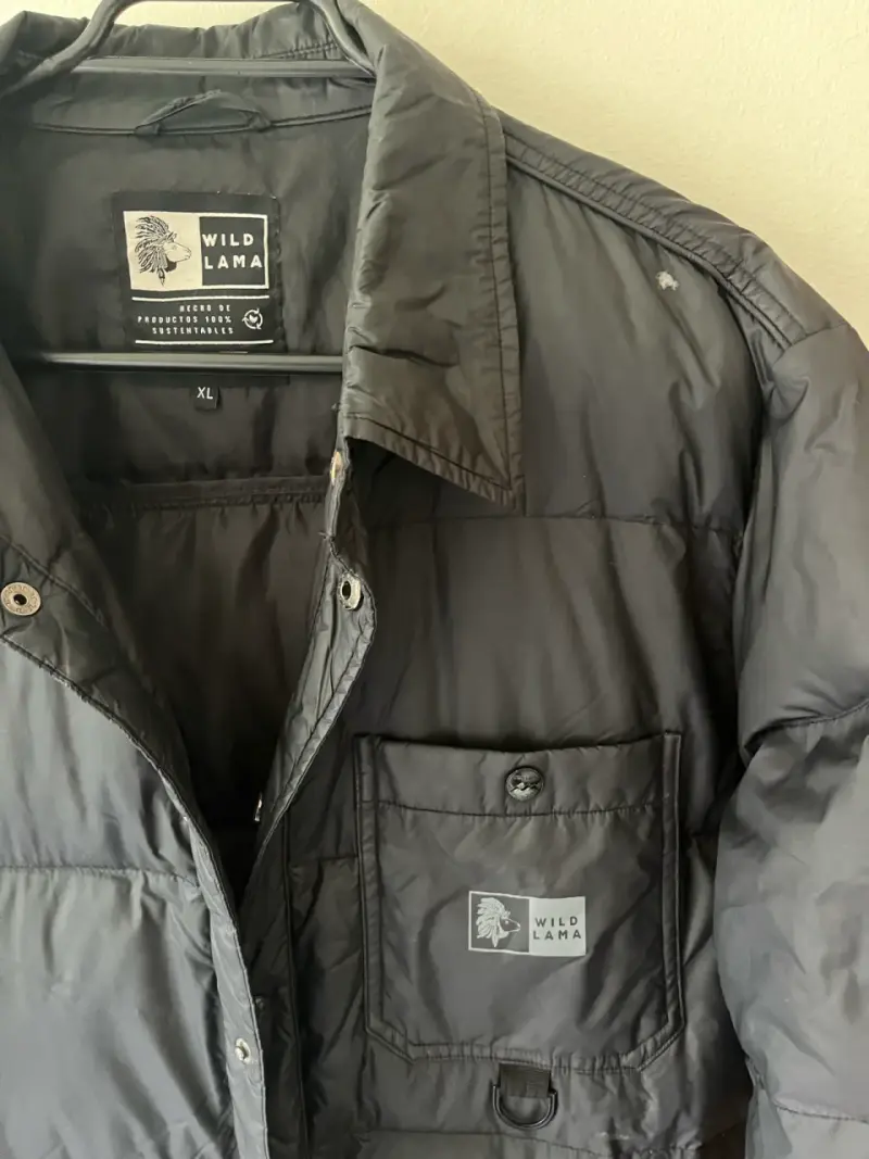 Chaqueta negra de material reciclado Wild Lama - 2