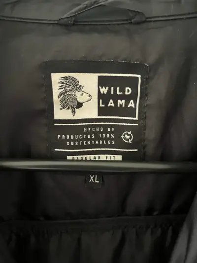 Chaqueta negra de material reciclado Wild Lama - miniatura 3