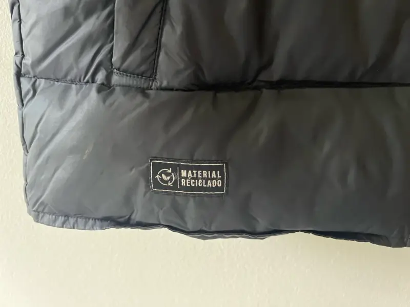Chaqueta negra de material reciclado Wild Lama - 4