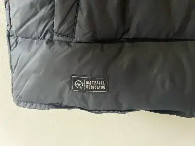 Chaqueta negra de material reciclado Wild Lama - miniatura 4