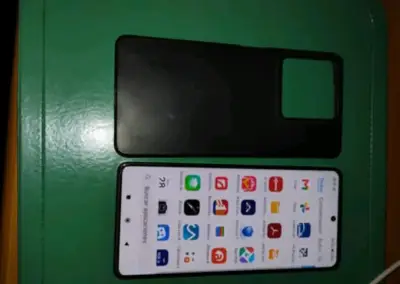 Smartphone Xiaomi Redmi Note 12 con funda - miniatura 1