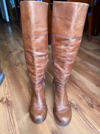 Botas de cuero marrón con tacón alto - miniatura 1