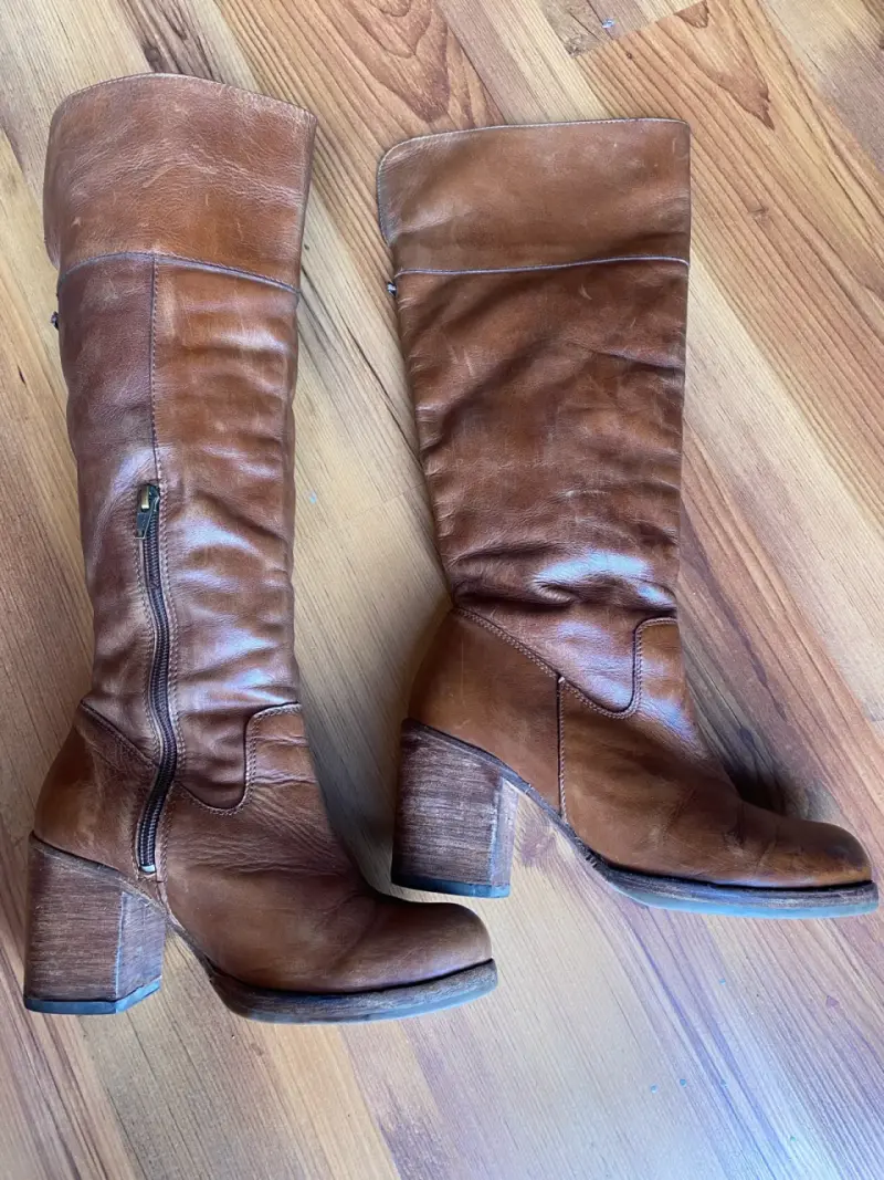 Botas de cuero marrón con tacón alto - 2