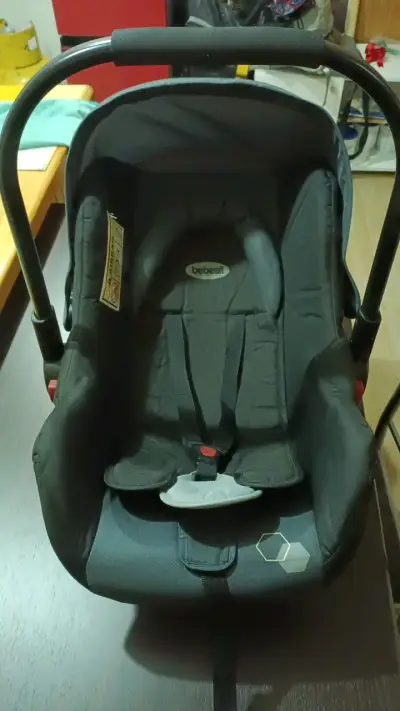 Silla de Auto Bebesit Negra para Bebé - miniatura 1