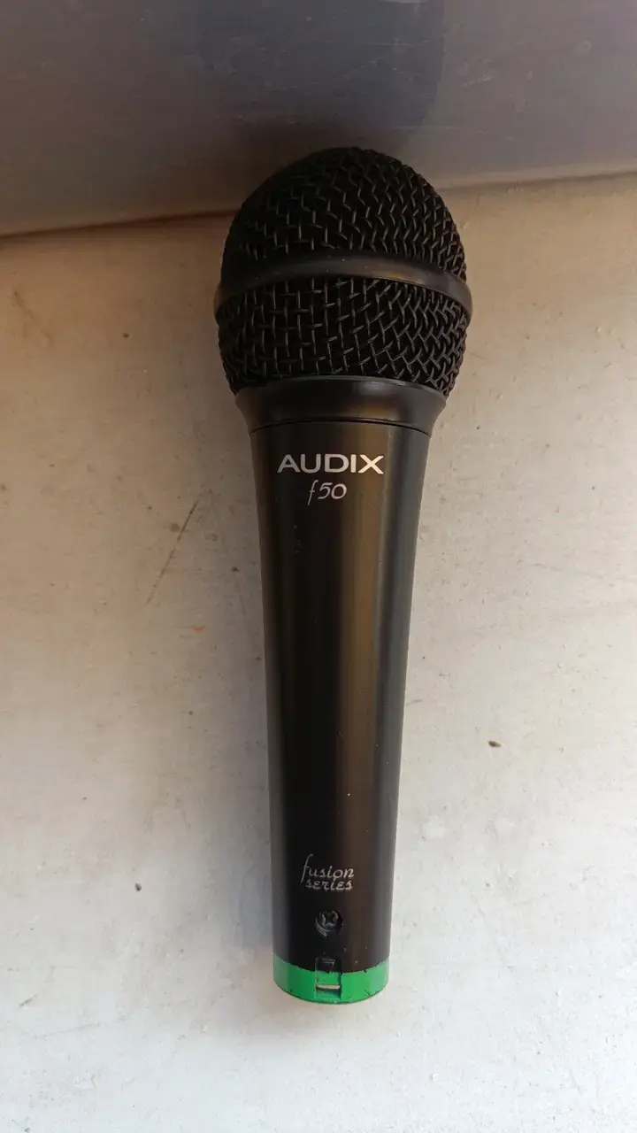 Micrófono dinámico Audix F50 de mano