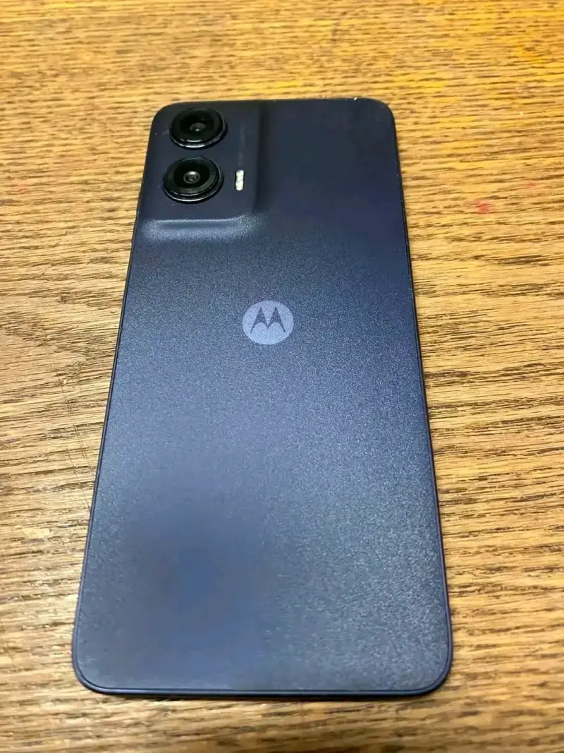 Smartphone Motorola Moto G35 en buen estado - 5