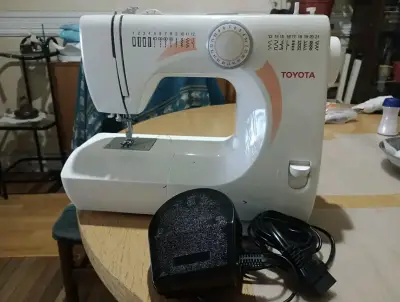 Máquina de Coser Toyota con Puntadas Variadas - miniatura 3