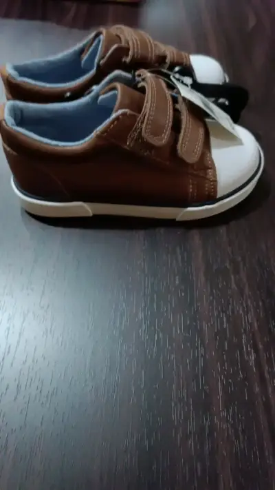 Zapatillas marrones para niño con velcro - miniatura 2