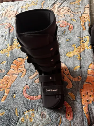 Bota ortopédica Blunding negra ajustable - miniatura 1
