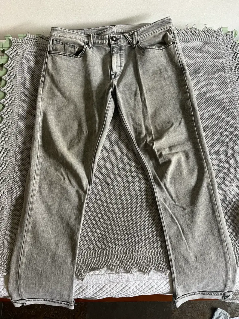 Jeans grises Volcom para hombre talla 34-36