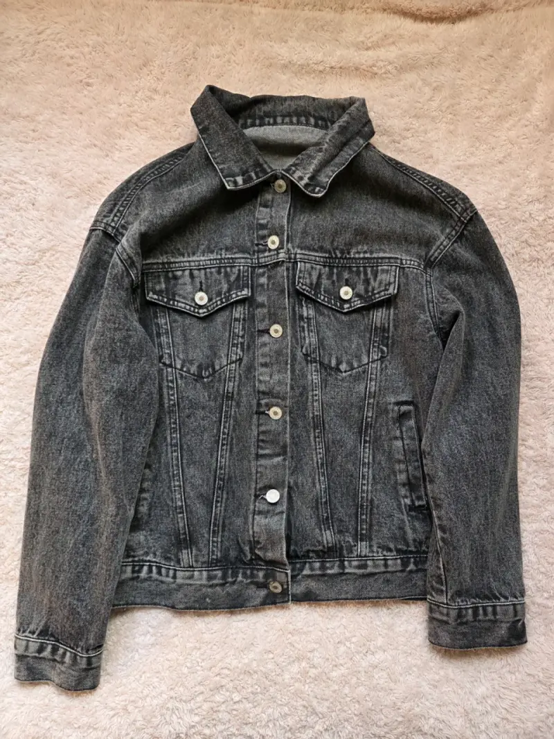 Chaqueta de mezclilla negra para mujer