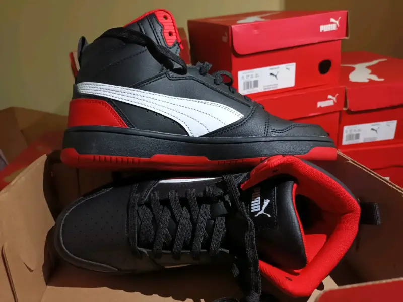 Zapatillas negras y rojas Puma - 2