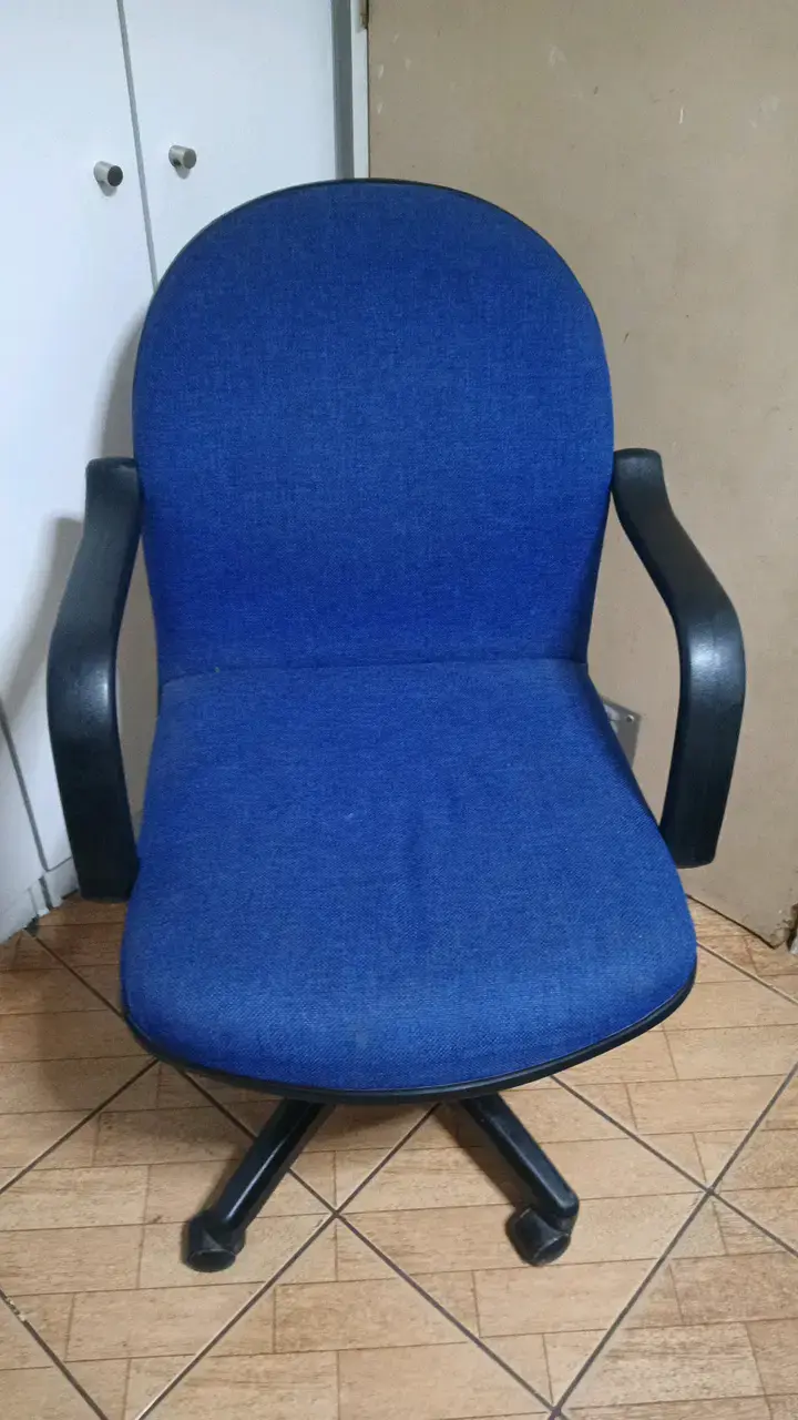 Silla de oficina ergonómica azul - 2