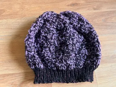 Gorros de lana tejidos a mano en varios colores - miniatura 3