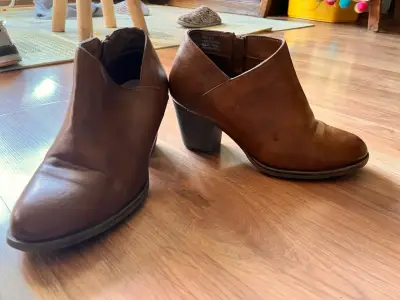 Botines marca gorra  marrón con tacón 37 - miniatura 1