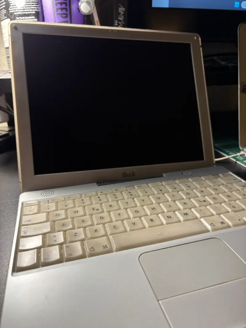 iBook G3 original del año 2001. - 1