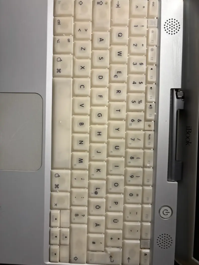 iBook G3 original del año 2001. - 6