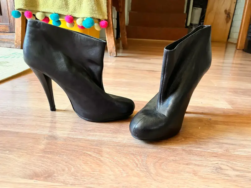 Botines de cuero con tacón alto marca Zara 38 - 1