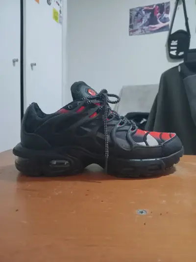 Zapatillas deportivas Nike Air tn negras y naranja - miniatura 1