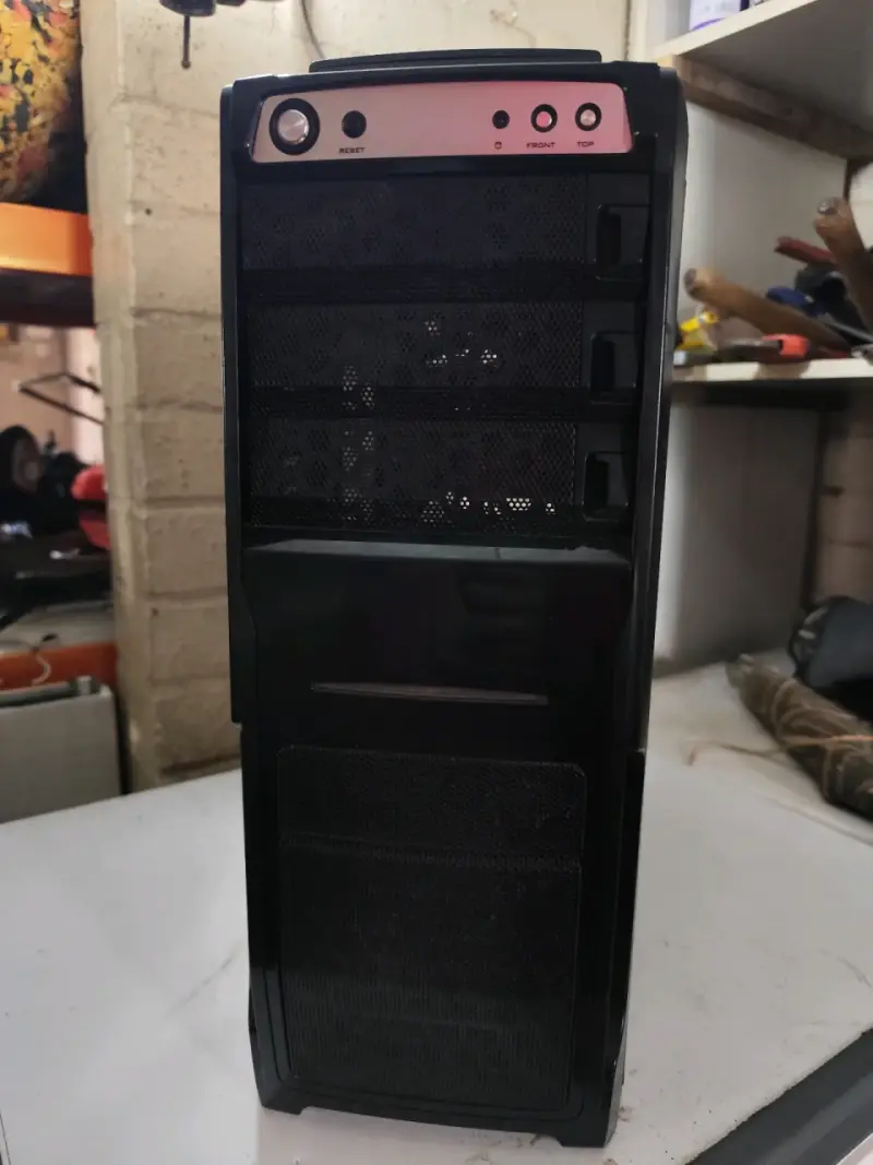 PC Gamer Xeon 2689 / RX 570 8GB VRAM / 16 GB RAM - 2