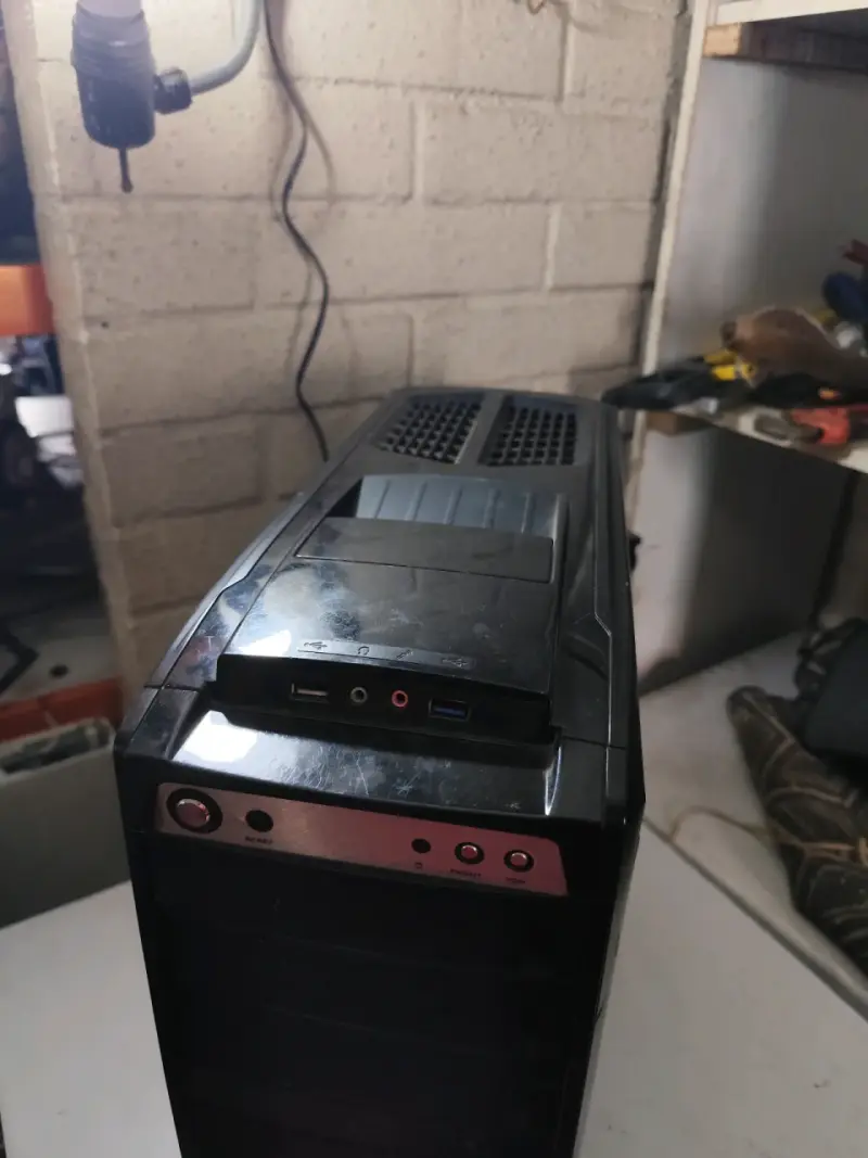 PC Gamer Xeon 2689 / RX 570 8GB VRAM / 16 GB RAM - 3