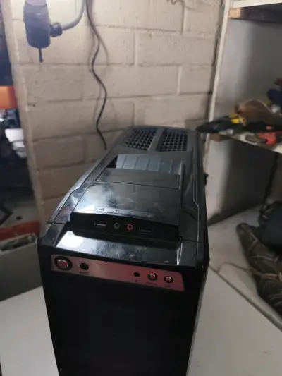 PC Gamer Xeon 2689 / RX 570 8GB VRAM / 16 GB RAM - miniatura 3