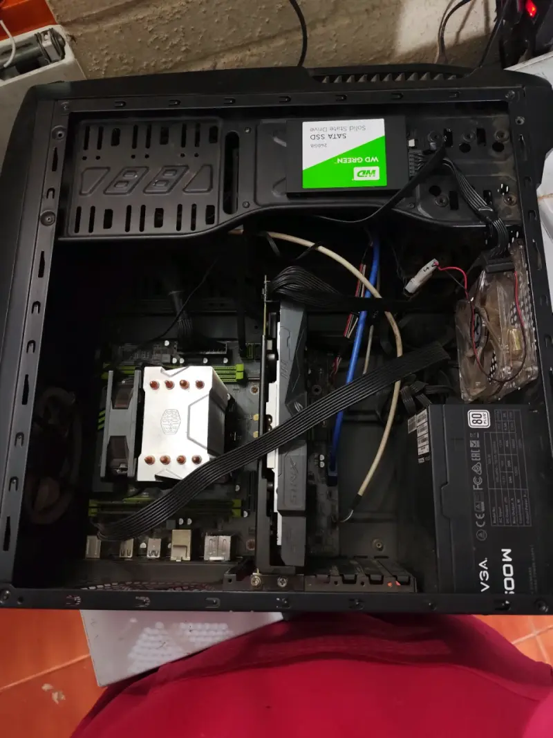 PC Gamer Xeon 2689 / RX 570 8GB VRAM / 16 GB RAM - 5