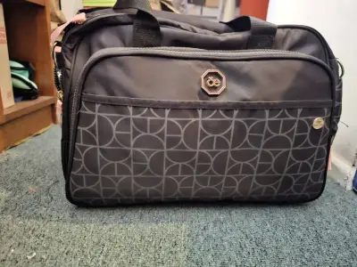 Bolso maternal negro con diseño geométrico - miniatura 1