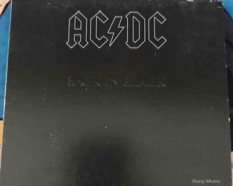 CD AC/DC Back in Black Edición Sony Music