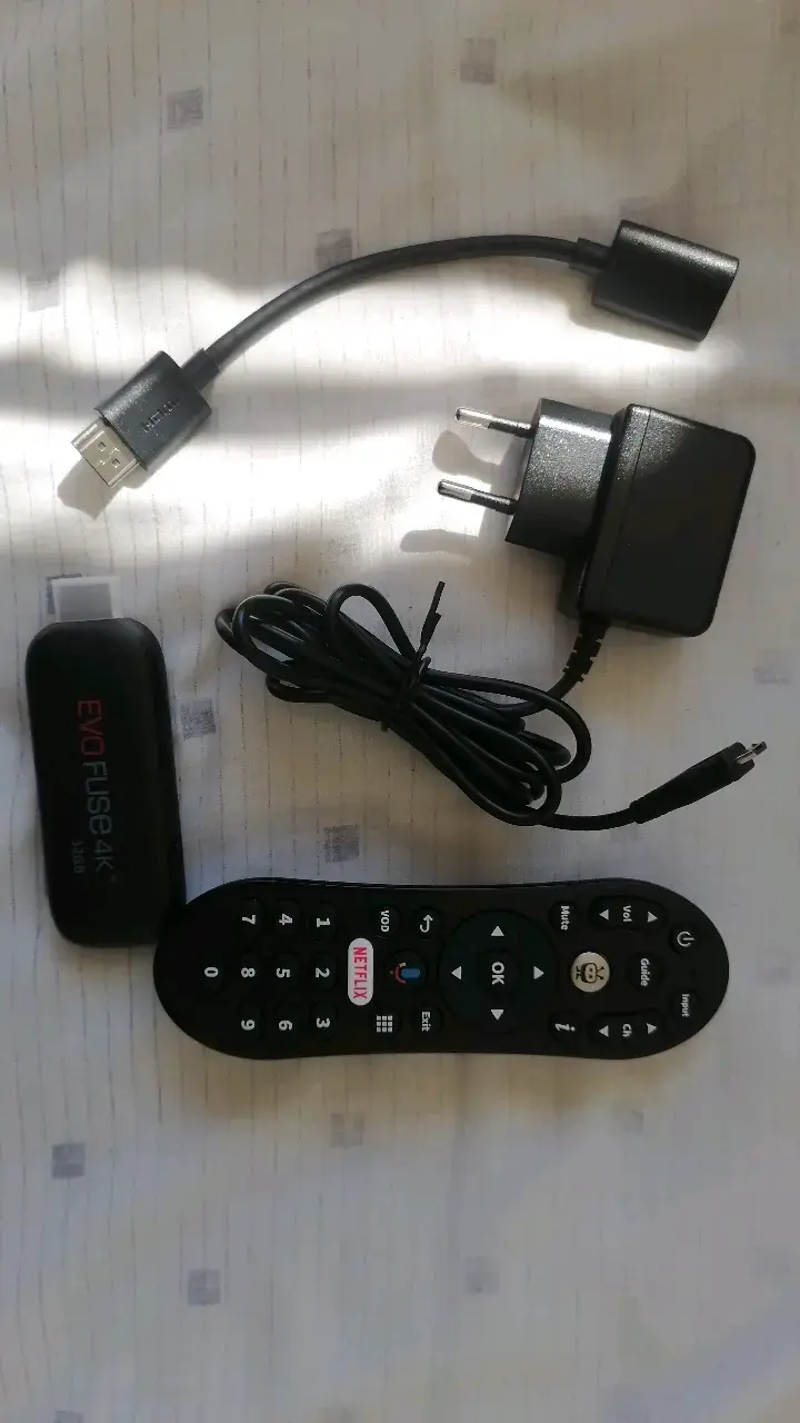 Reproductor de Streaming EVO Fuse 4K con Control R - 1
