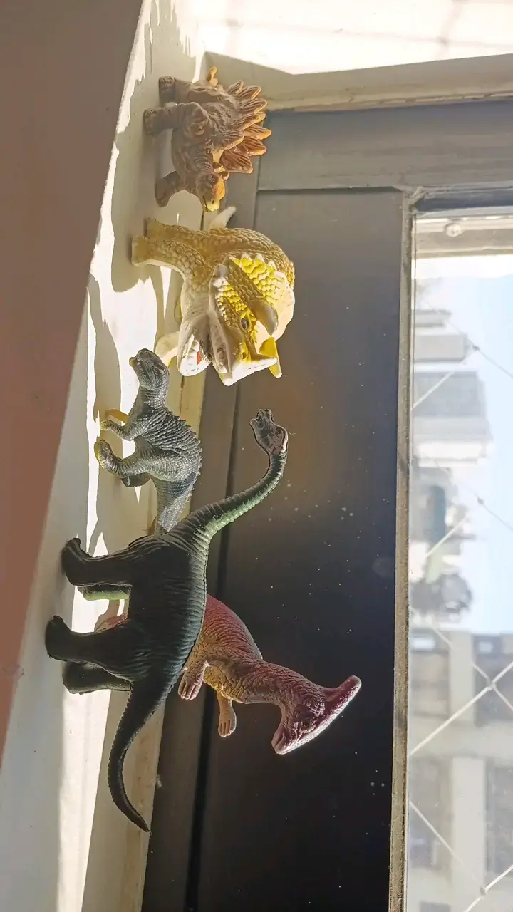 Set de figuras de dinosaurios de juguete - 1