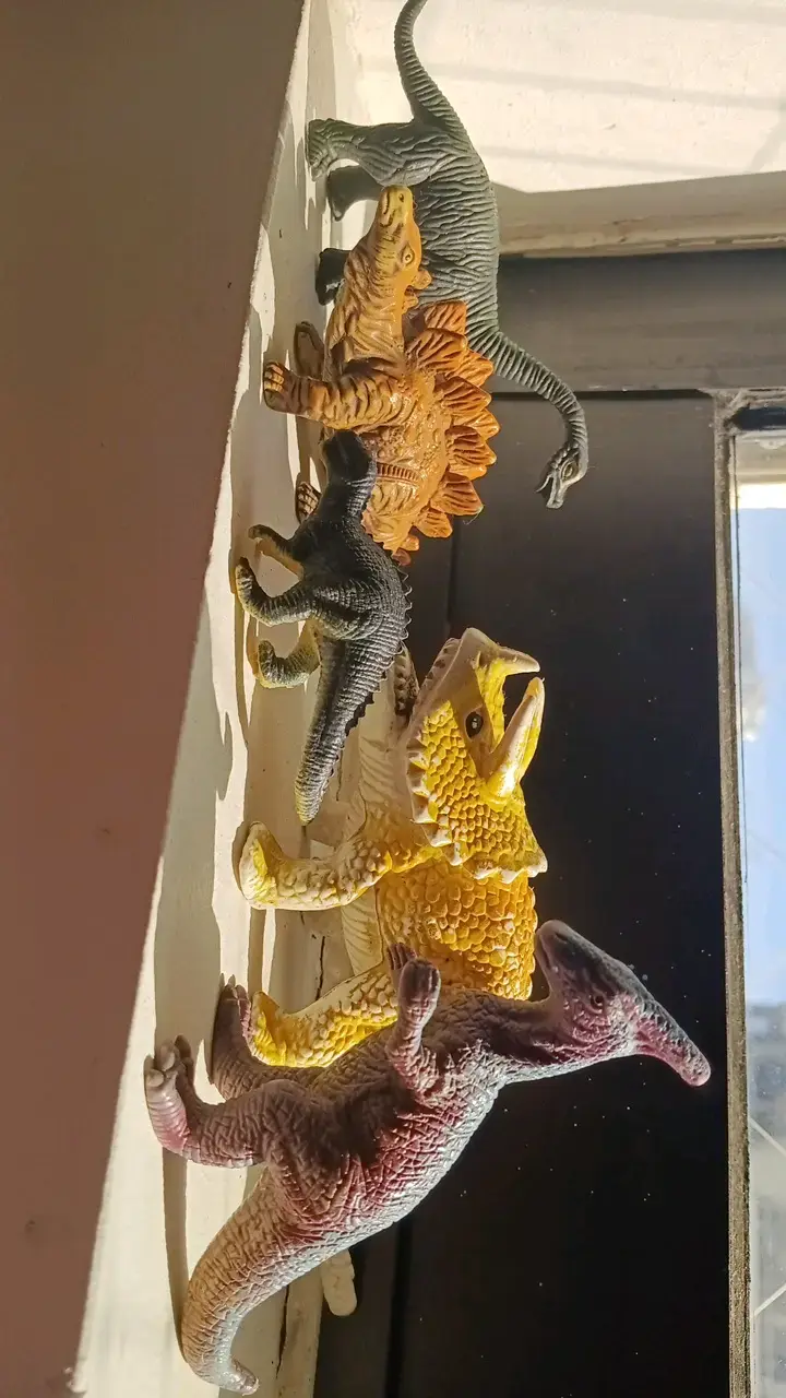Set de figuras de dinosaurios de juguete - 5