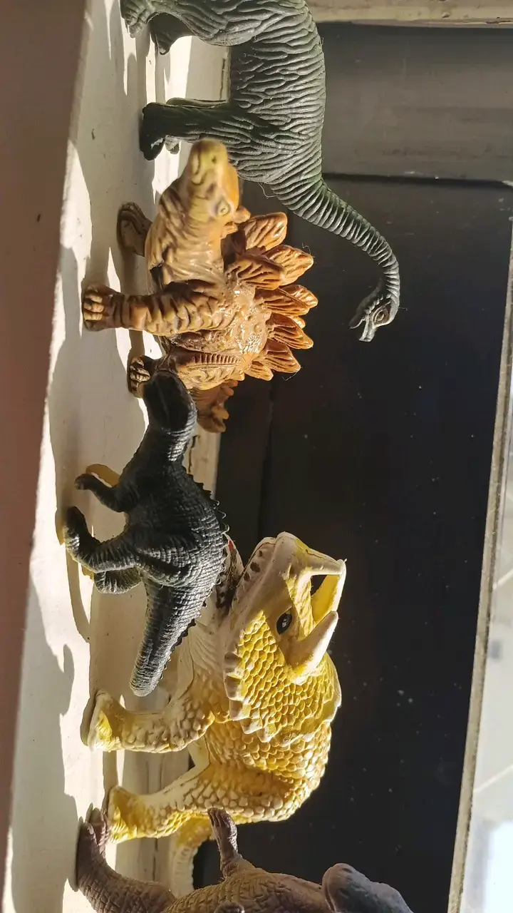Set de figuras de dinosaurios de juguete - 6