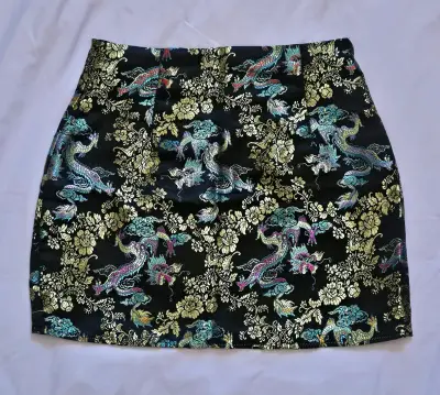 Falda corta con estampado de dragones - miniatura 1