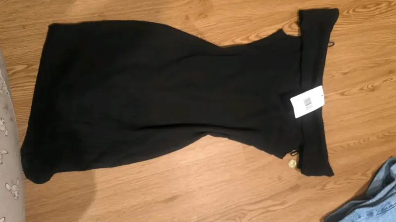 Vestido negro elegante para mujer